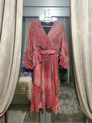 Red wrap dress like new, midi with belt and removable pads