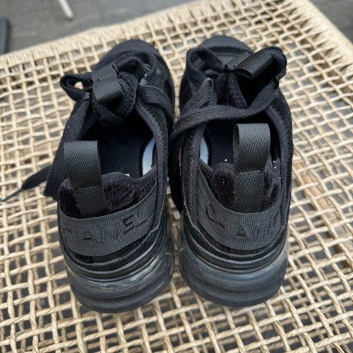 Women’s sneakers size 38, very good condition, black