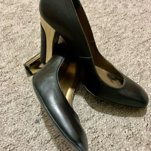 Migato leather casual pumps like new, black and gold
