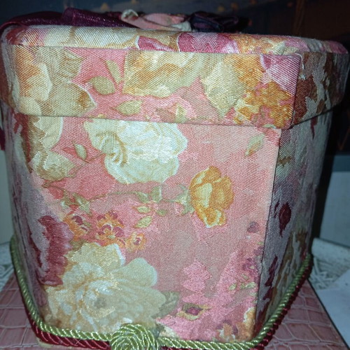 Fabric large jewelry box like new in shades of pink, white and burgundy 18"