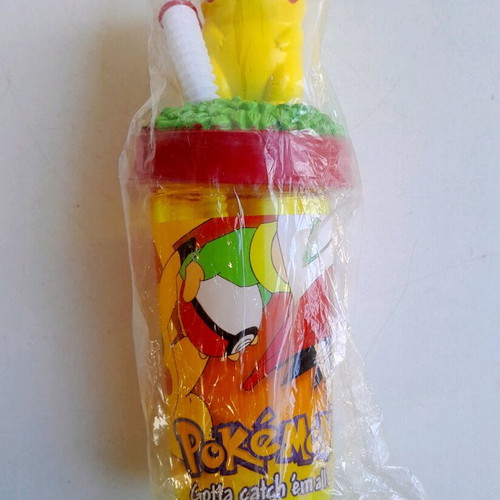 Pokemon cup with Pikachu figure season 1 1999 Nintendo new