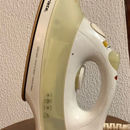 Electric iron like new, fully functional
