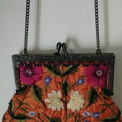 Vintage women's handbag with embroidery and metal frame like new