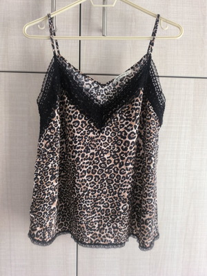 Leopard top with black lace Stradivarius like new, size M