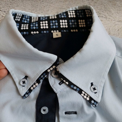 Men's blue dress shirt size S like new with polka dot pattern