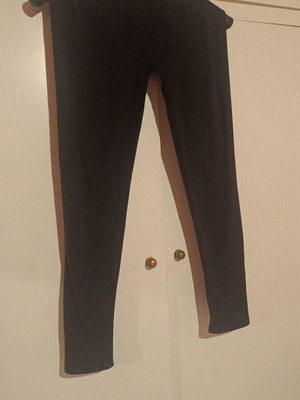 Black leggings like new, size M, elastic and soft fabric