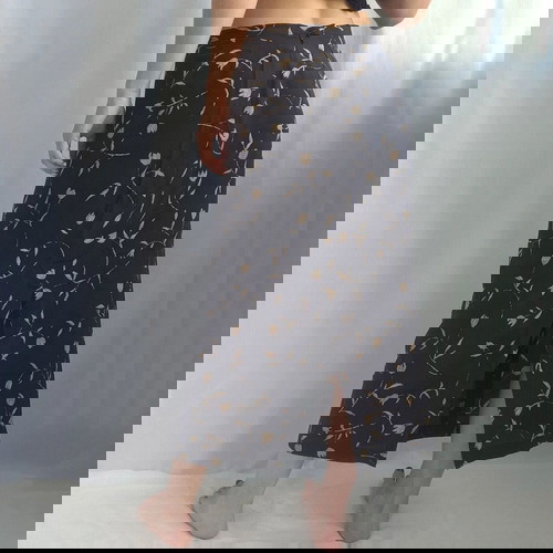 Max Mara long skirt 100% silk size 38 like new, floral