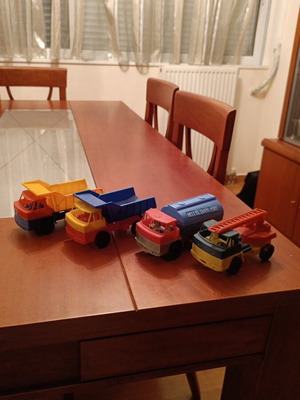 Viozach toy vehicle set of 4, like new