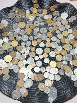 Foreign coin collection used, only with Boxnow