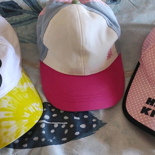 Girls hats like new, set of 3, Benetton, Disney, Hello Kitty