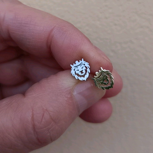 Unisex stainless steel lion head stud earrings