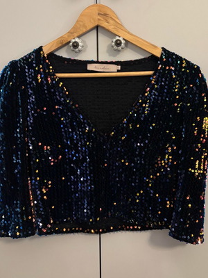 Love+Alicia crop top new with sequins, size S