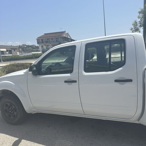 Nissan Navara 2014 diesel pickup truck, manual transmission