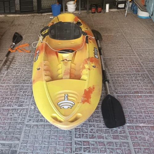 Tootega Pulse 95 Kayak like new with paddle and seat