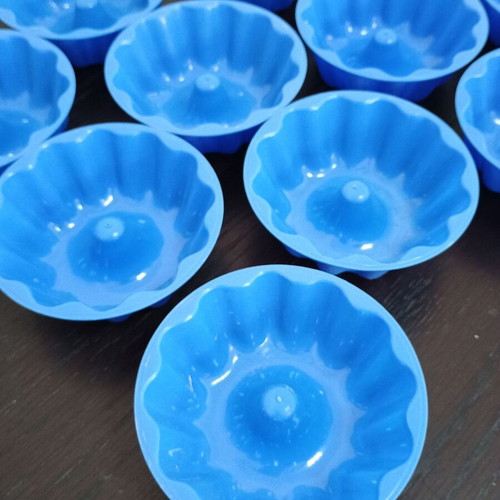 Small tupperware molds for jelly and halva used, pack of 11