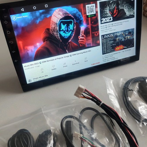 Sinosmart Multimedia 10.1" used with screen protection