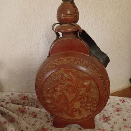 Vintage carved wooden canteen like new for water or wine