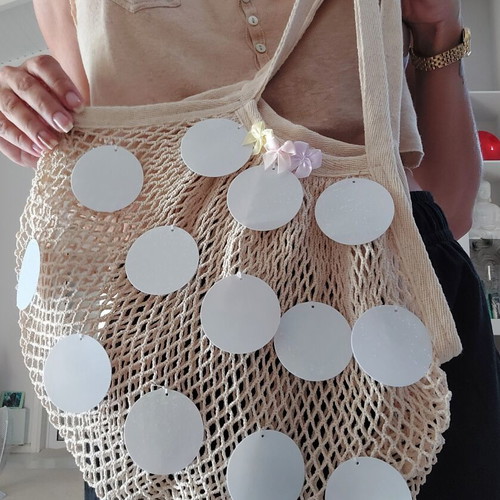 Net bag with large white iridescent sequins, like new, beige shoulder