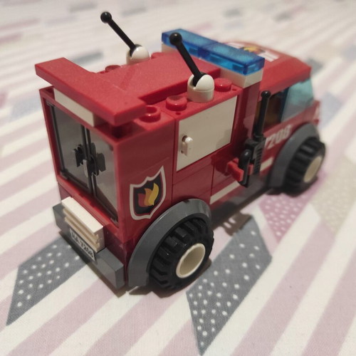 Lego City 7208 like new with instructions and box