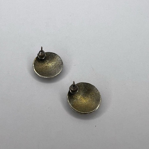 Earrings used with embossed designs gold-colored
