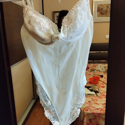 White bodysuit lingerie used, size small, chest 70B