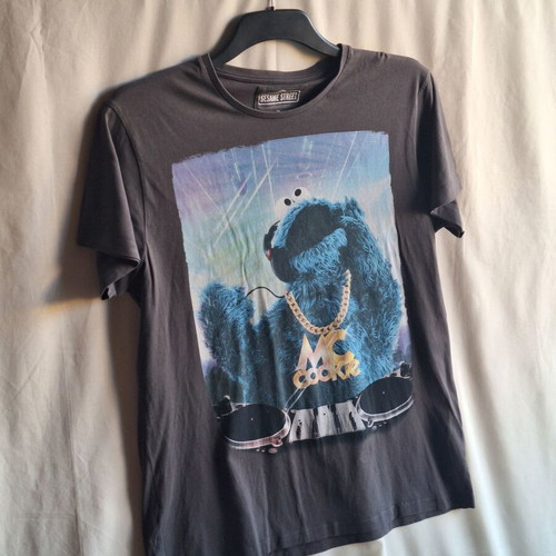 Sesame Street XL Cookie Monster DJ Graphic T-Shirt like new, black and gray