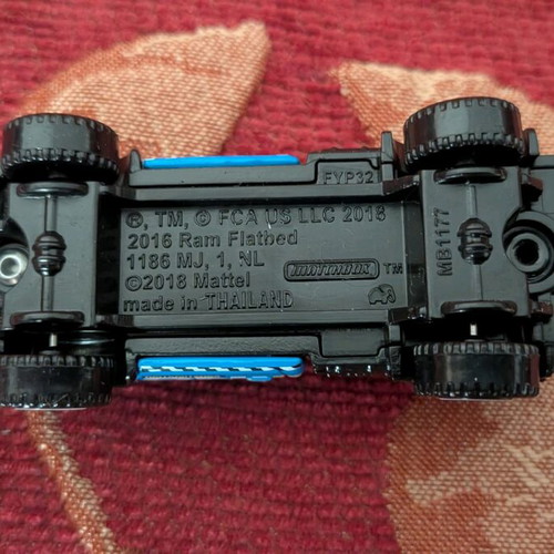 Matchbox 2016 Ram Flatbed like new, blue Construction vehicle