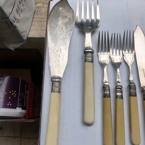 English fish cutlery set like new with bakelite handles