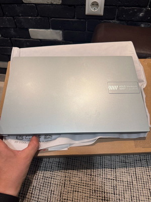 Asus Vivobook ολοκαίνουριο