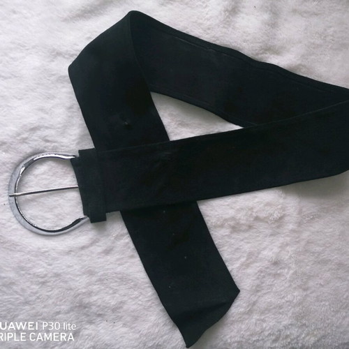 Women’s wide suede belt like new, black, size 115