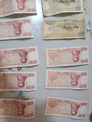 Used banknotes, 2×500, 29×100, 6×200