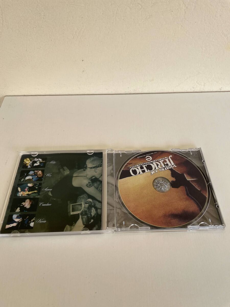 Walls Of Jericho A Day And A Thousand… - € 10,00 - Vendora.gr