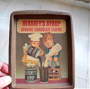 Vintage δίσκος μεταλλικός του 1982 "Hershey's syrup chocolate flavour" Made in England 20cmx16cm.