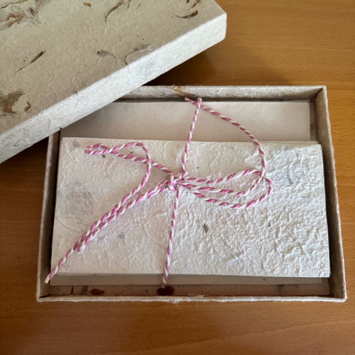 Letter writing set with dried flowers, new, 9 envelopes and sheets