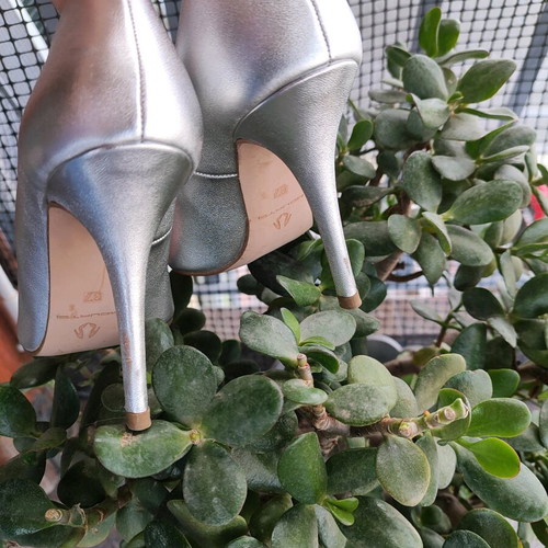 Mourtzi silver leather pumps like new, size 37