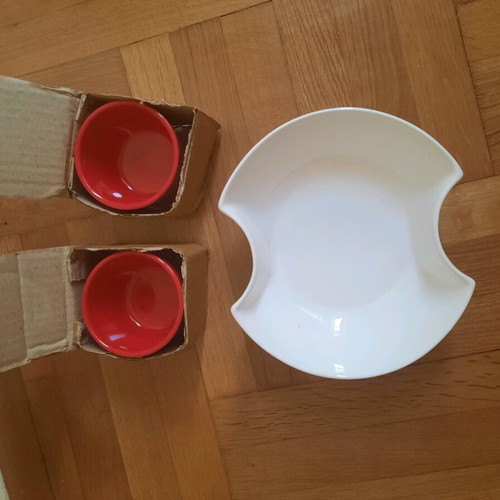 serving set in two colors