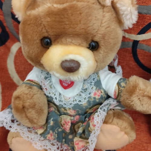 Two plush teddy bears like new, soft and clean