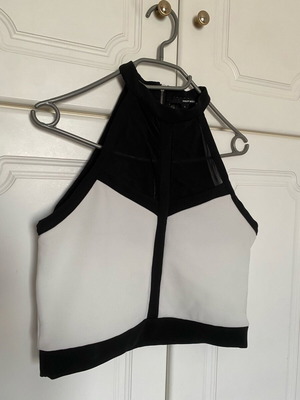 Halterneck top black and white like new, size M