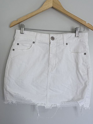 Mini Skirt American Eagle white, like new, size medium