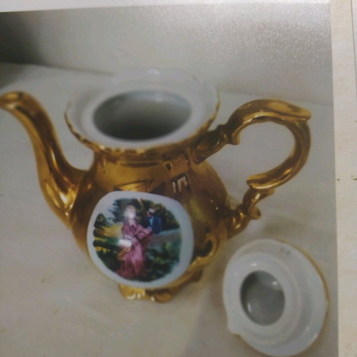 Waldershof Bavaria coffee set 22k gold like new, collectible