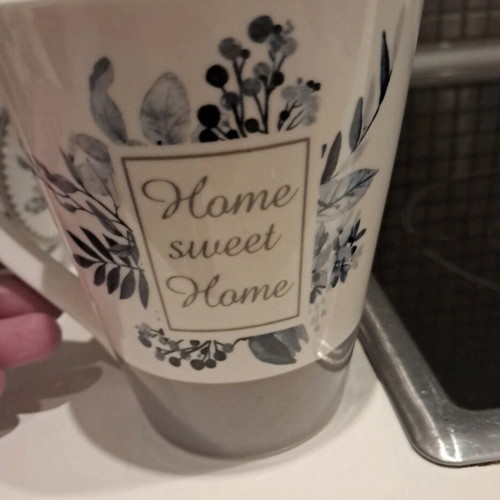 Set of 4 mugs with vintage design like new