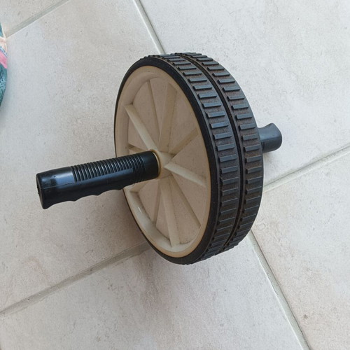 Ab Roller with Double Wheel like new for Core Training