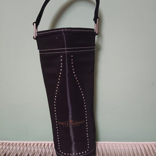 Moet and Chandon collectible insulated champagne case like new