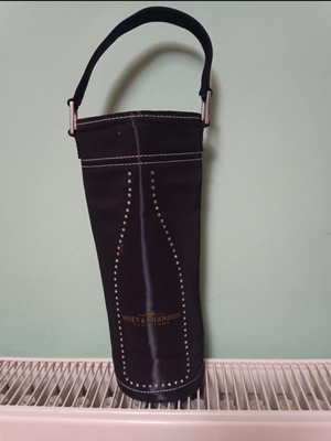 Moet and Chandon collectible insulated champagne case like new