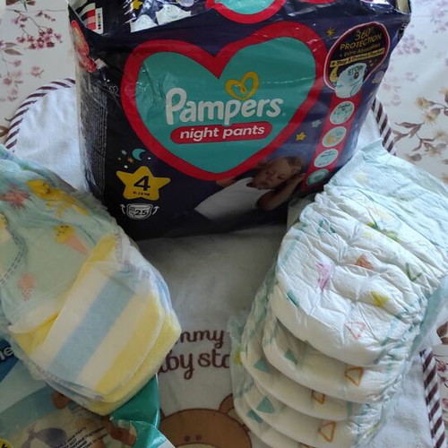 Pampers diapers new, pack of 28 including size 5 and swim diapers