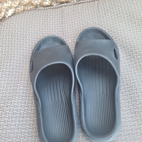 Black slippers size 39-40