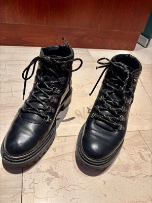 Bershka boots size 40 like new, black