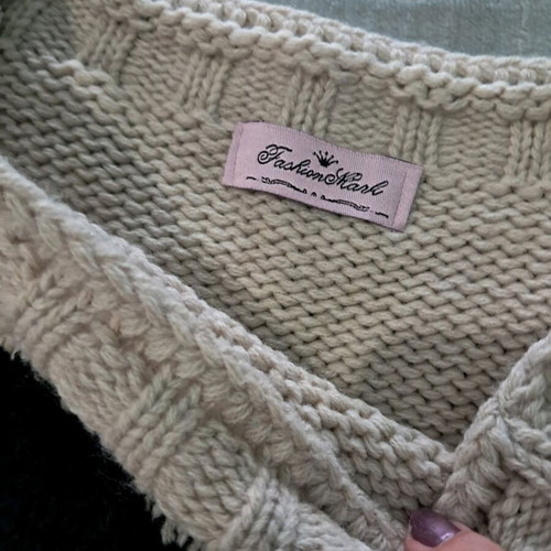 FashionMark knitted pullover like new with heart and smile design