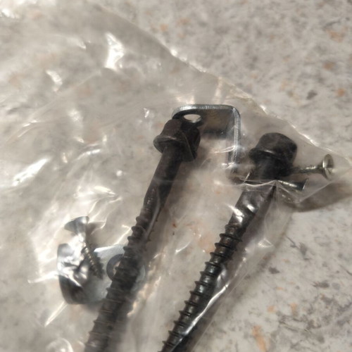 Screw set like new