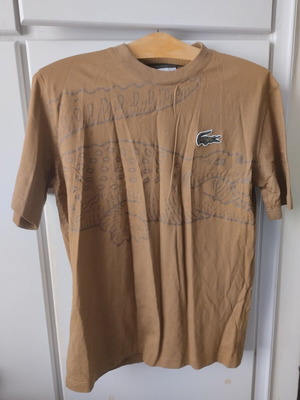 Мъжка тениска Lacoste loose fit в кафяво с голямо лого